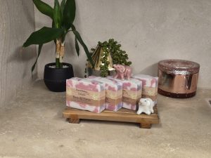 Sabonete de Argila Rosa, Argila Branca e Frutas Vermelhas