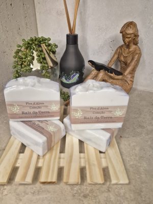 Sabonete de Argila Branca, calendula e leite de  cabra