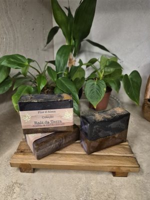 Sabonete Artesanal de Açafrão & Carvão Ativado