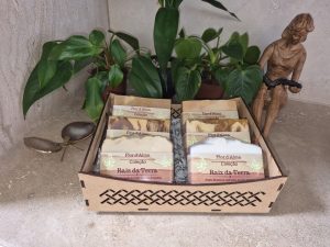 Caixa com 6 sabonetes artesanais Raiz da Terra